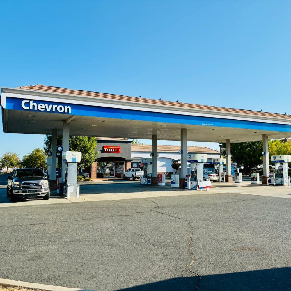 Diamond Gas 8 Chevron Roseville1