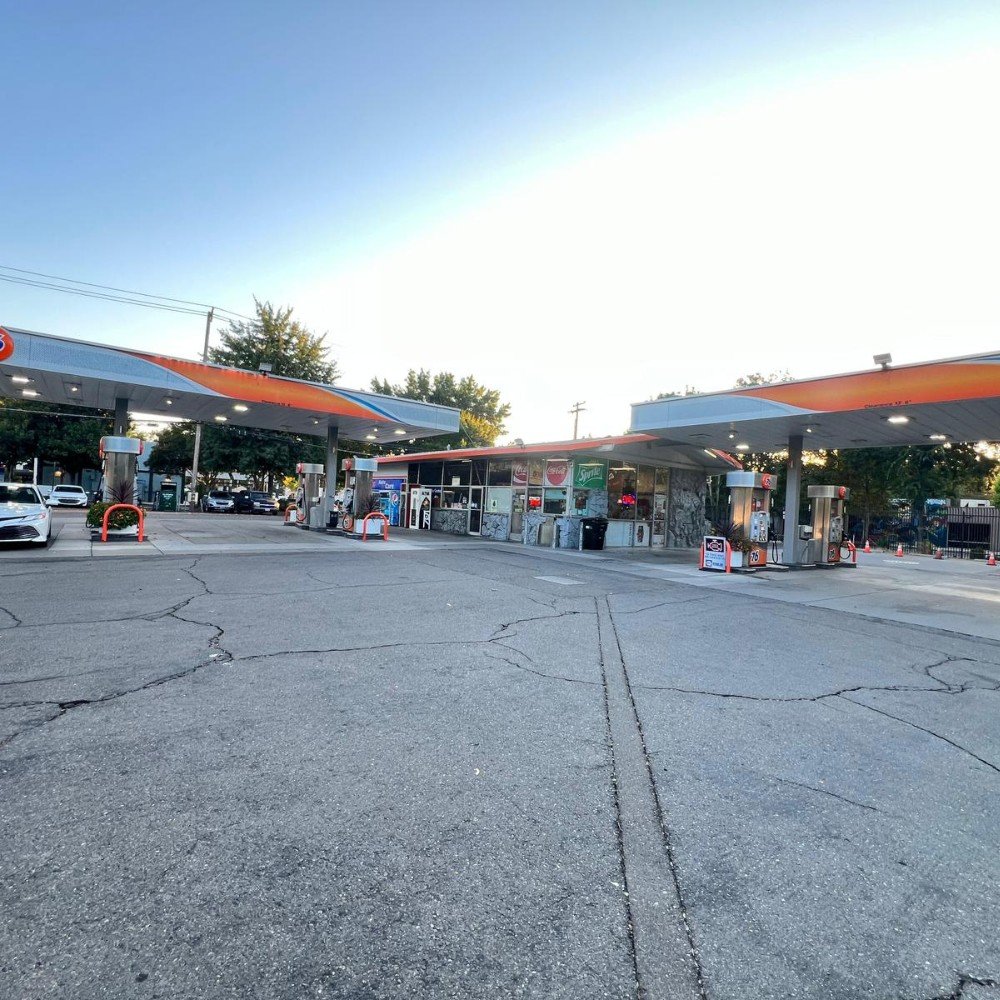 Diamond gas 13, 2400 15th St, Sacramento, CA 958182